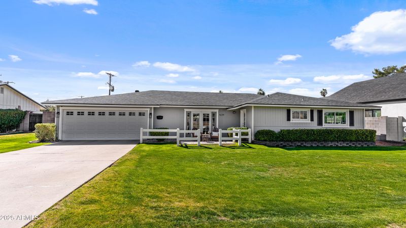 4239 E Mitchell Dr, Phoenix, AZ 85018