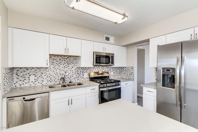 4239 W Alta Vista Rd, Phoenix, AZ 85041