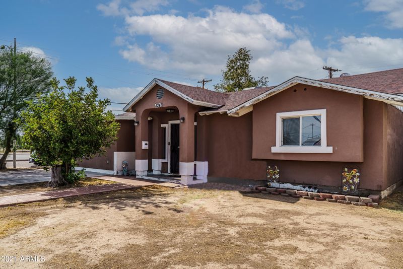 4242 W Stella Ln, Phoenix, AZ 85019