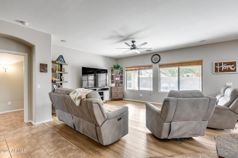 4243 Del Rio Dr, San Tan Valley, AZ 85140