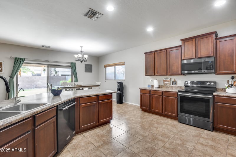 4243 Del Rio Dr, San Tan Valley, AZ 85140