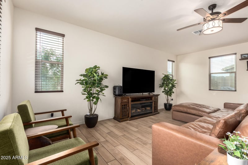 4247 58th Ln, Phoenix, AZ 85043