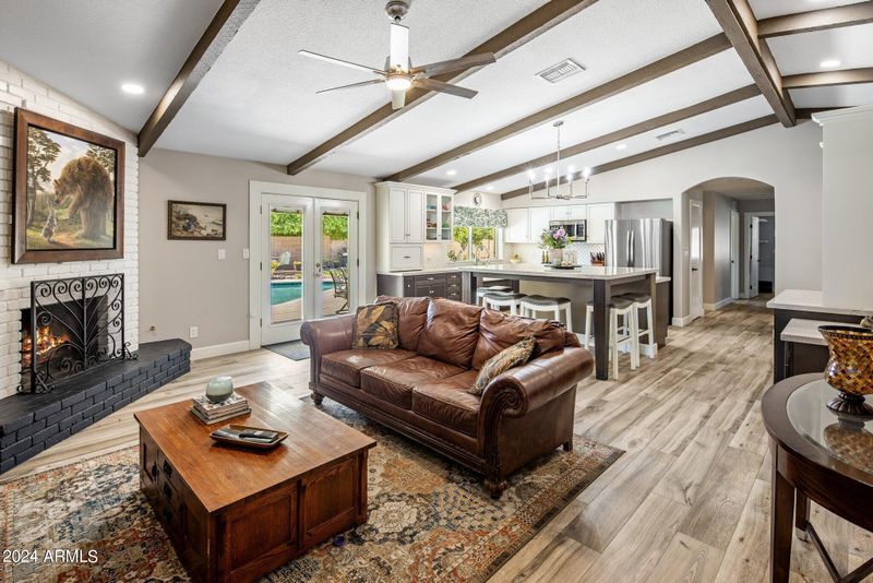 425 E Waltann Ln, Phoenix, AZ 85022