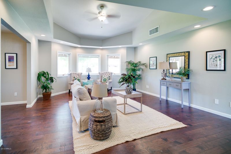 426 E Hackamore St, Mesa, AZ 85203