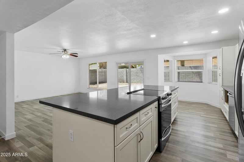 426 Morrow Dr, Phoenix, AZ 85024