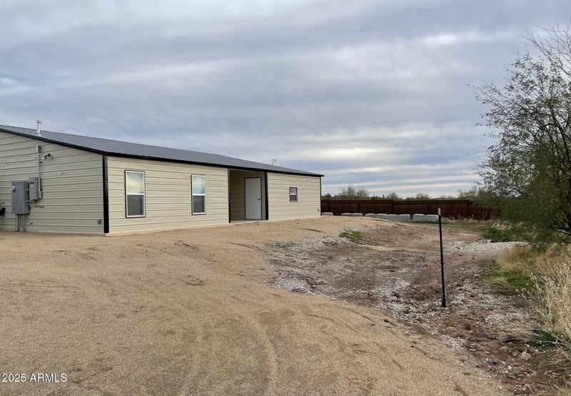 42605 6th Ave, New River, AZ 85087