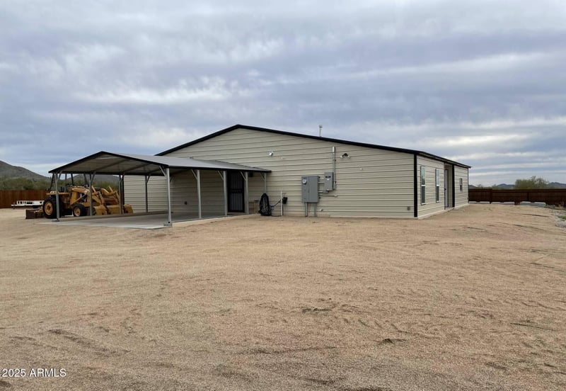 42605 6th Ave, New River, AZ 85087