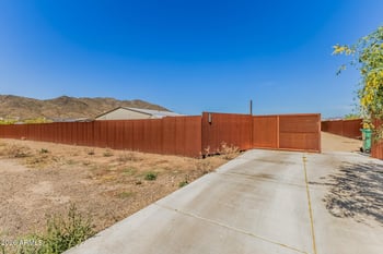 42605 6th Ave, New River, AZ 85087