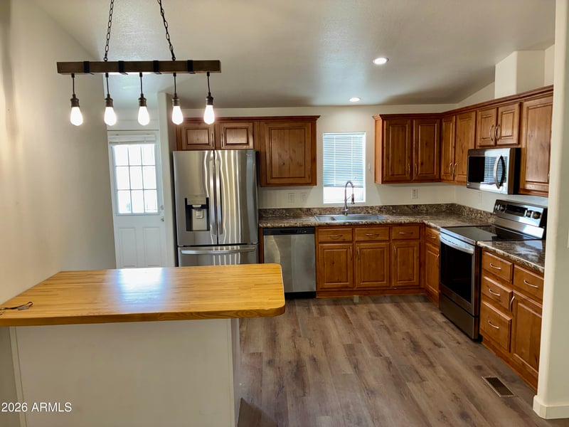 42608 N 6th Ave, New River, AZ 85087