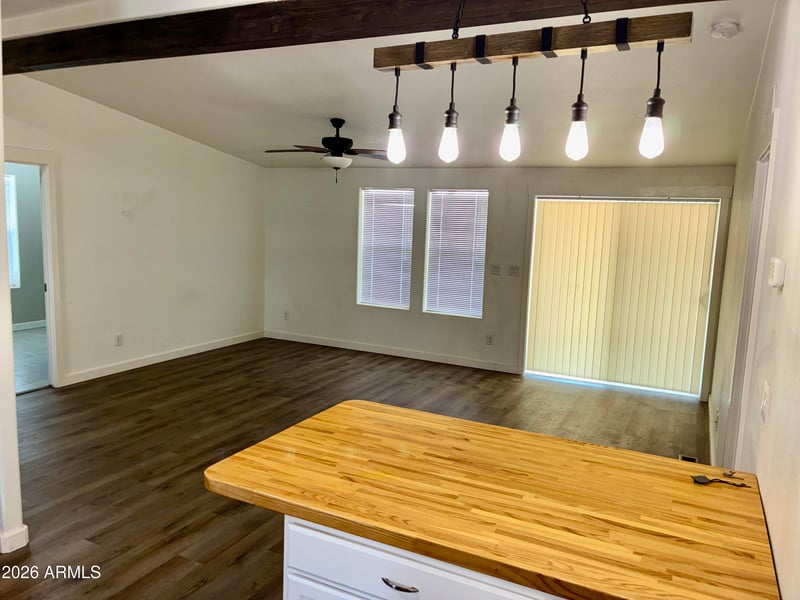 42608 N 6th Ave, New River, AZ 85087
