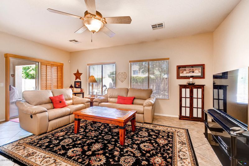 4266 E County Down Dr, Chandler, AZ 85249