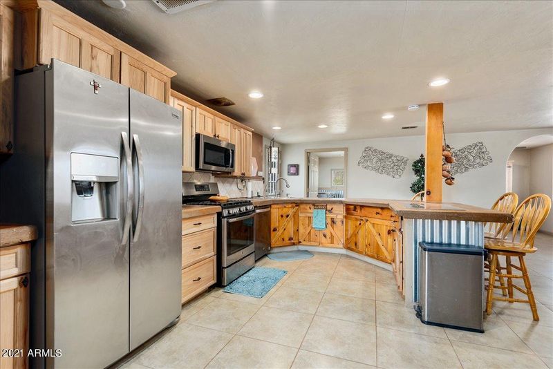 42745 N 7th Ave, New River, AZ 85087