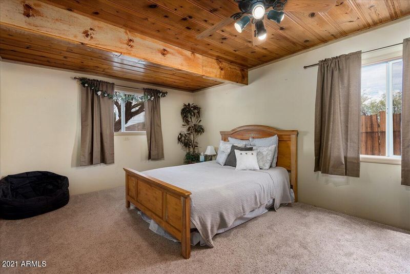 42745 N 7th Ave, New River, AZ 85087