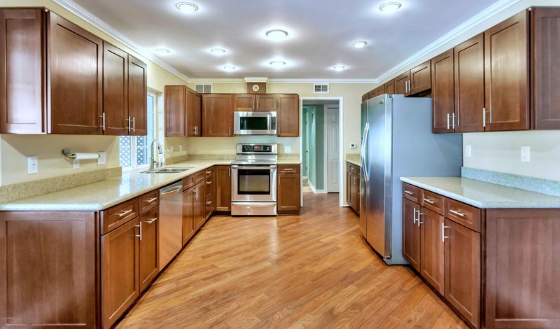428 W Gleneagles Dr, Phoenix, AZ 85023