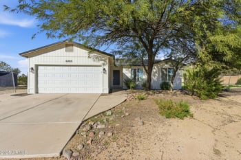 42805 7th St, New River, AZ 85087