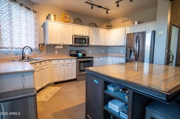 42812 22nd St, New River, AZ 85087