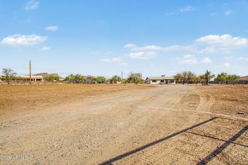 42845 N 7th Ave, New River, AZ 85087