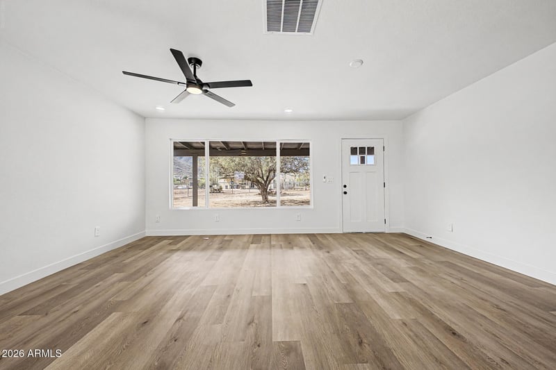 42845 N 7th Ave, New River, AZ 85087