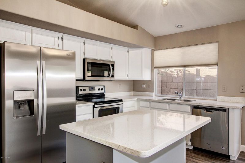 43 S Garnet Rd, Gilbert, AZ 85296