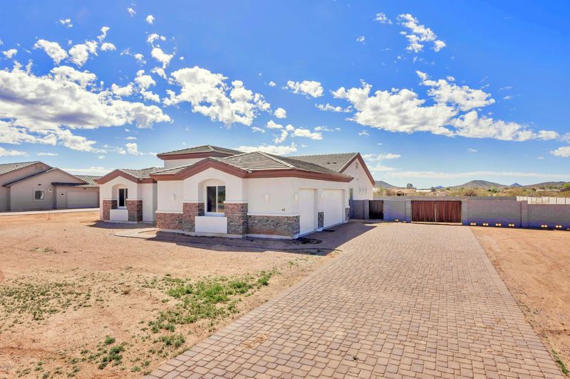 43 W Cloud Rd, Phoenix, AZ 85086