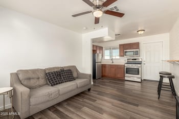 430 Reizen Dr, Morristown, AZ 85342
