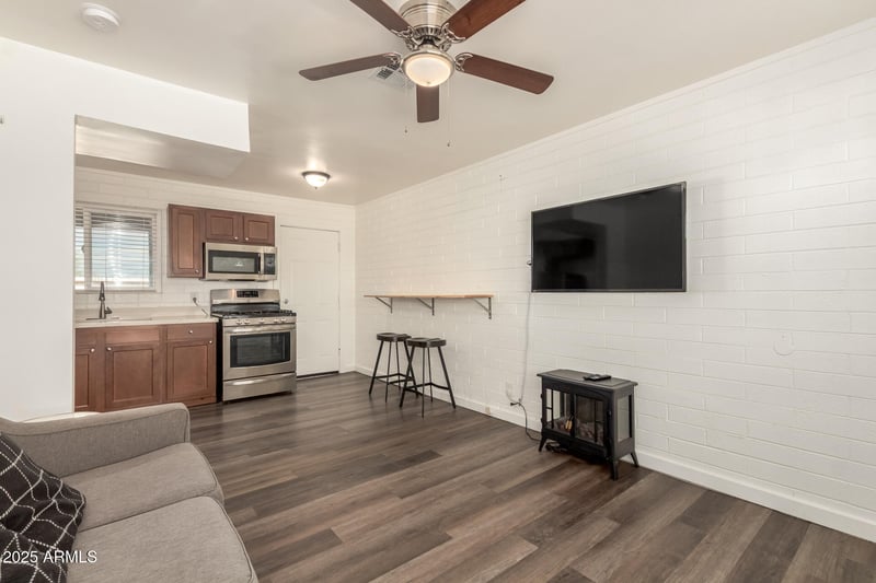 430 Reizen Dr, Morristown, AZ 85342