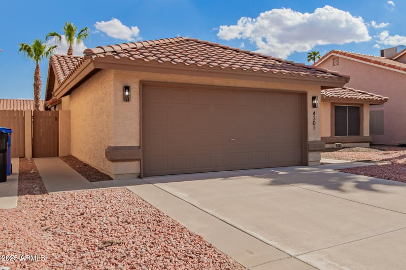 4301 Amberwood Dr, Phoenix, AZ 85048