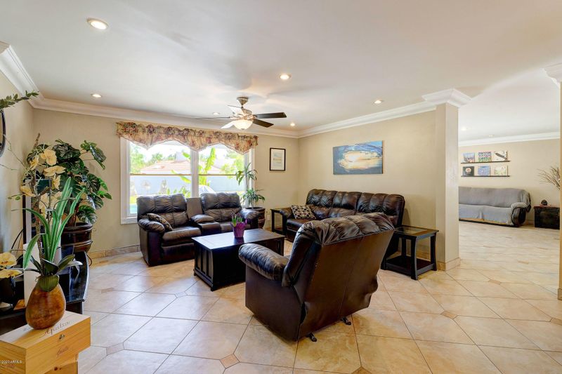 4301 E Sheena Dr, Phoenix, AZ 85032
