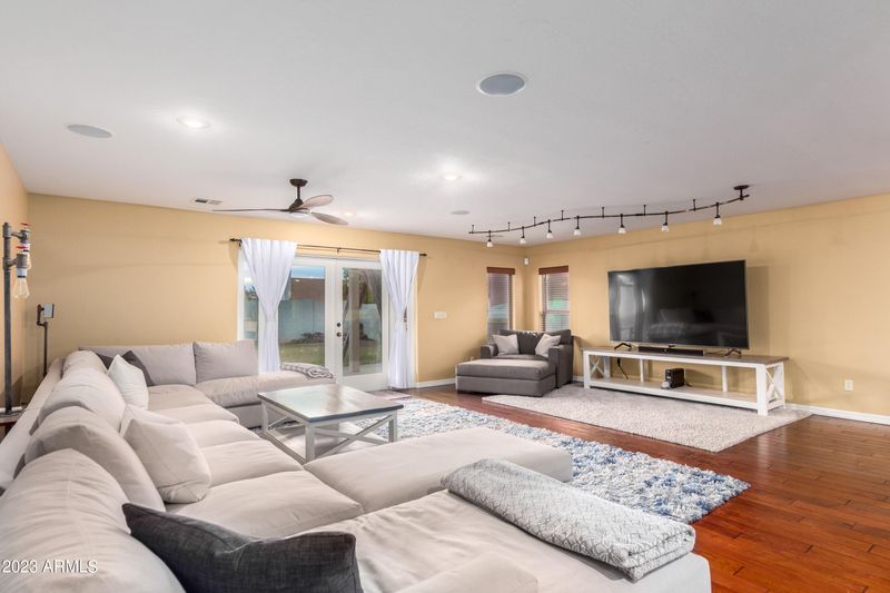 4301 E Whitney Ln, Phoenix, AZ 85032