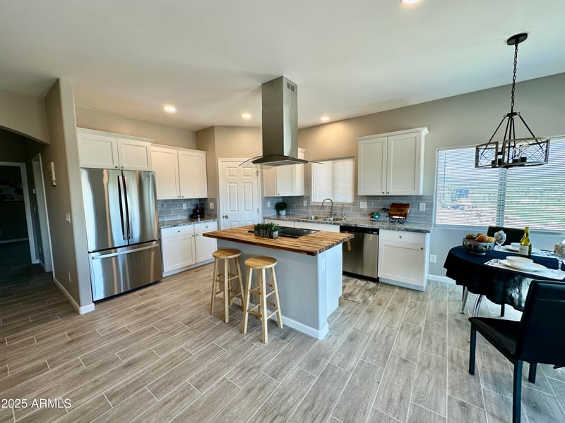 43019 18th St, New River, AZ 85087