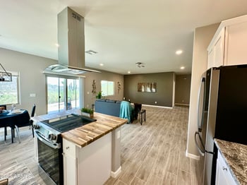 43019 18th St, New River, AZ 85087