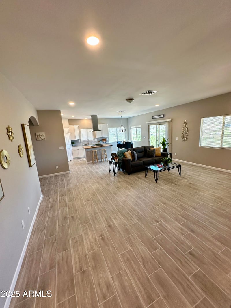 43019 18th St, New River, AZ 85087