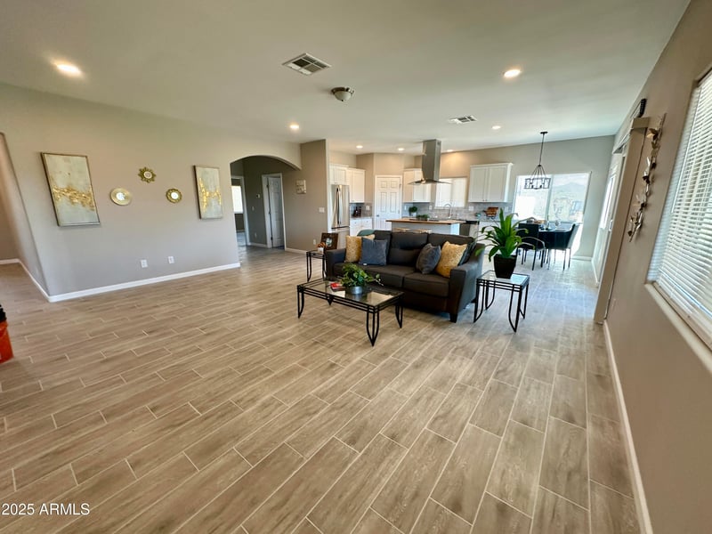 43019 18th St, New River, AZ 85087