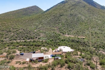 43024 24th St, New River, AZ 85087