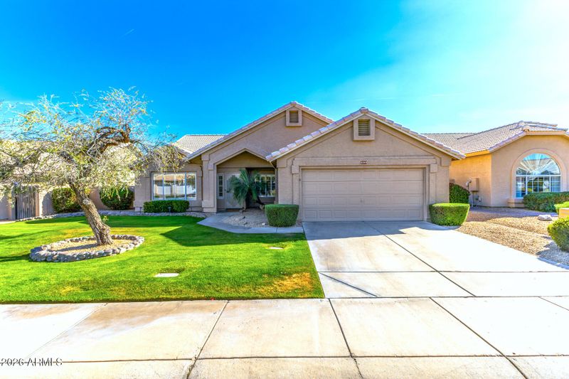 4309 E Thistle Landing Dr, Phoenix, AZ 85044