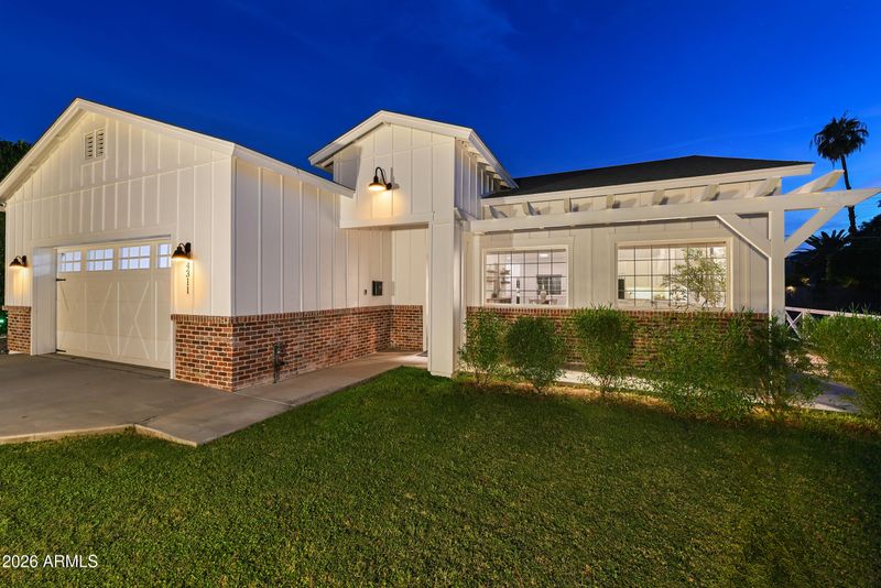 4311 E Earll Dr, Phoenix, AZ 85018