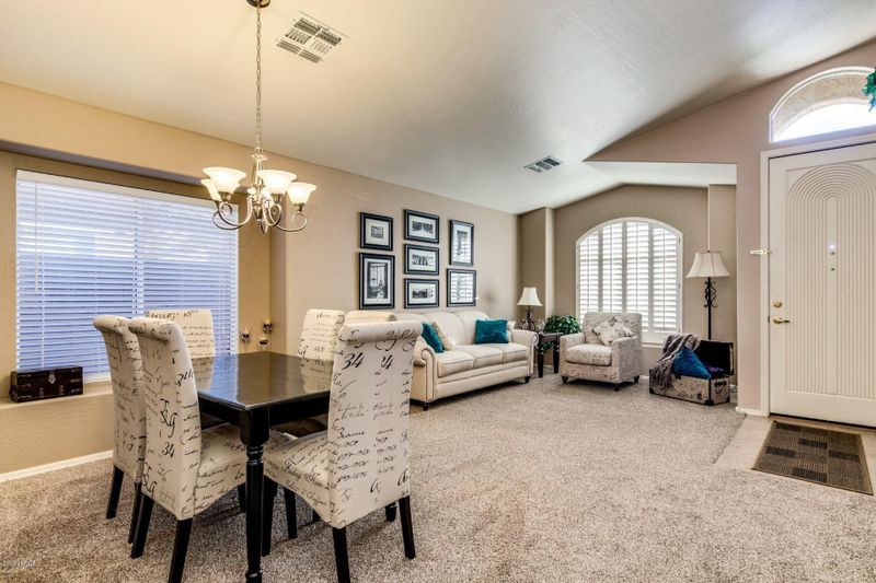 4330 E Cottonwood Ln, Phoenix, AZ 85048