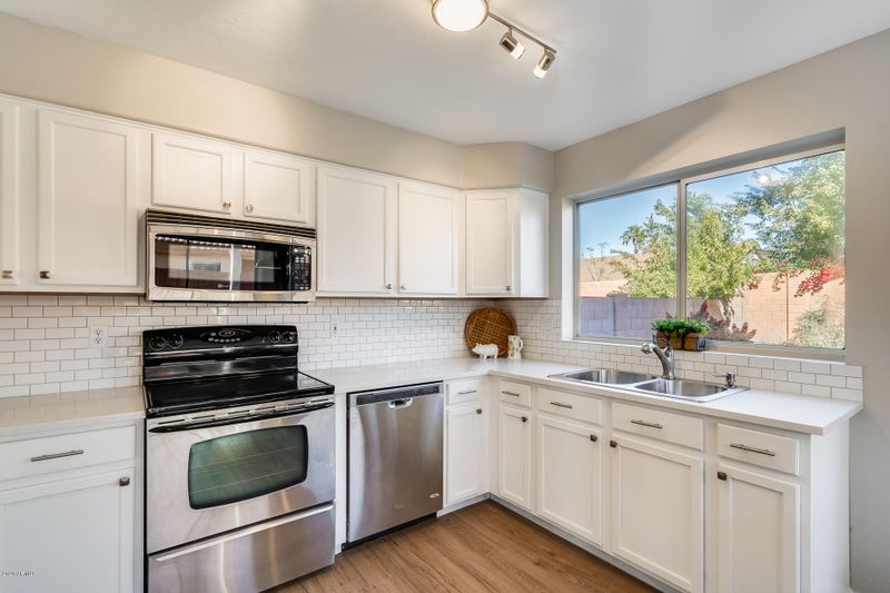 4336 E Glenhaven Dr, Phoenix, AZ 85048