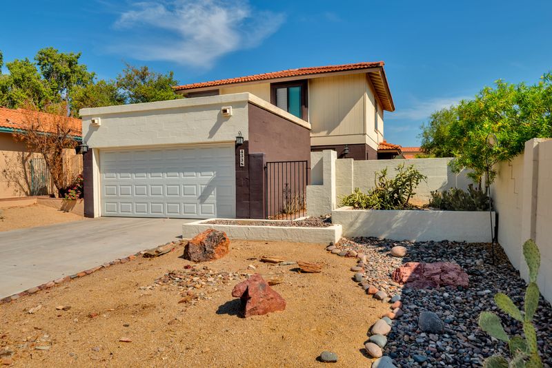 4338 E Vaughn Dr, Phoenix, AZ 85044