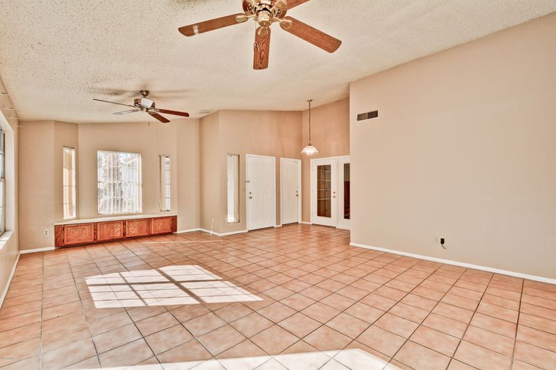 4340 W Morrow Dr, Glendale, AZ 85308