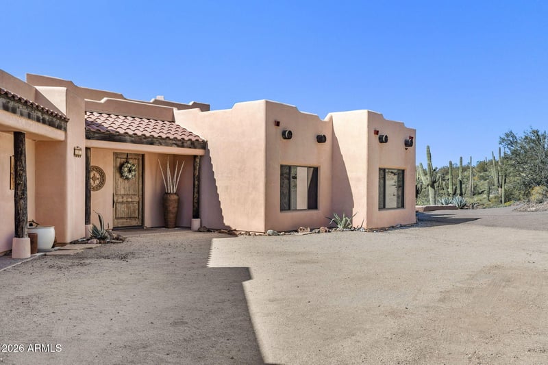 43413 7th St, New River, AZ 85087