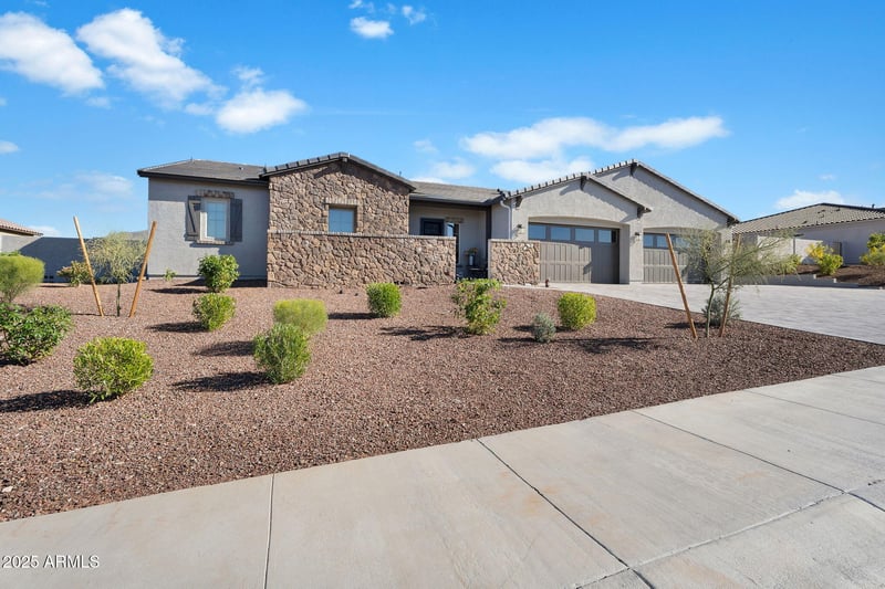 43423 National Ct, New River, AZ 85087