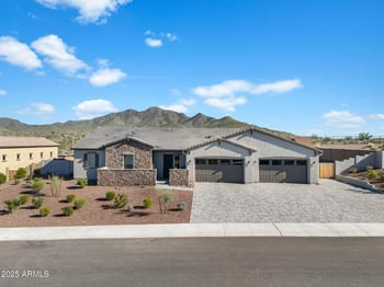 43423 National Ct, New River, AZ 85087