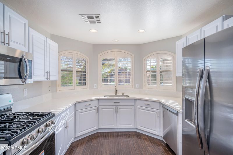 4354 E Lone Cactus Dr, Phoenix, AZ 85050