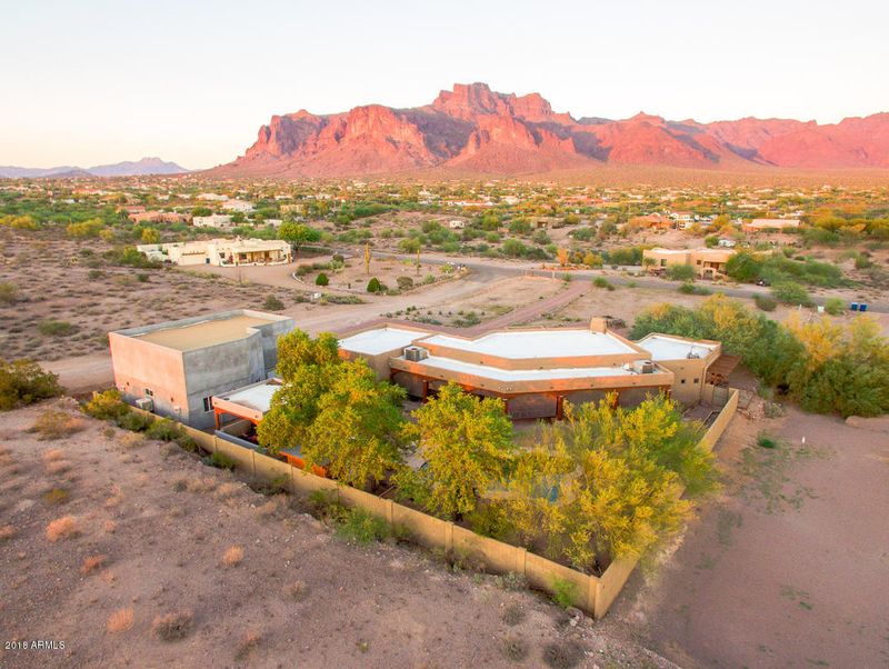 436 S Roadrunner Dr, Apache Junction, AZ 85119