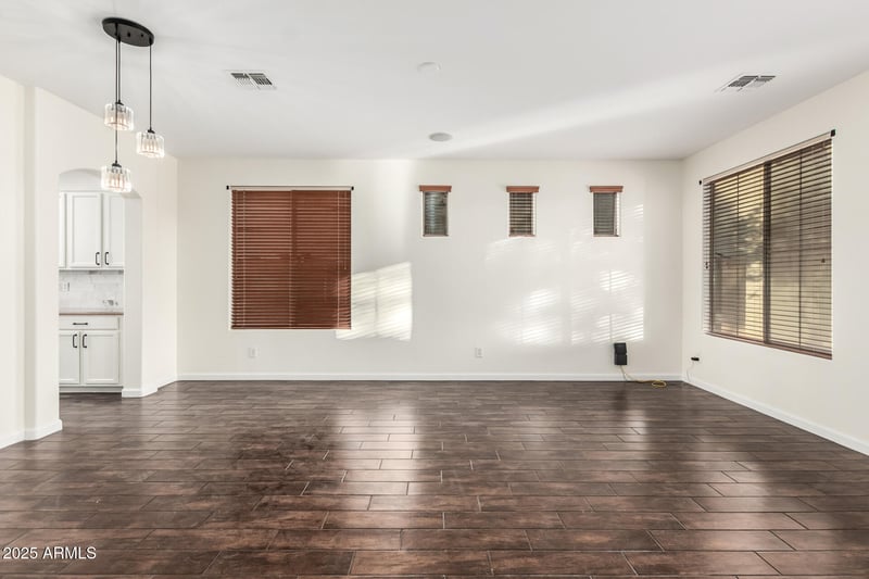 43602 Sansom Dr, Maricopa, AZ 85138