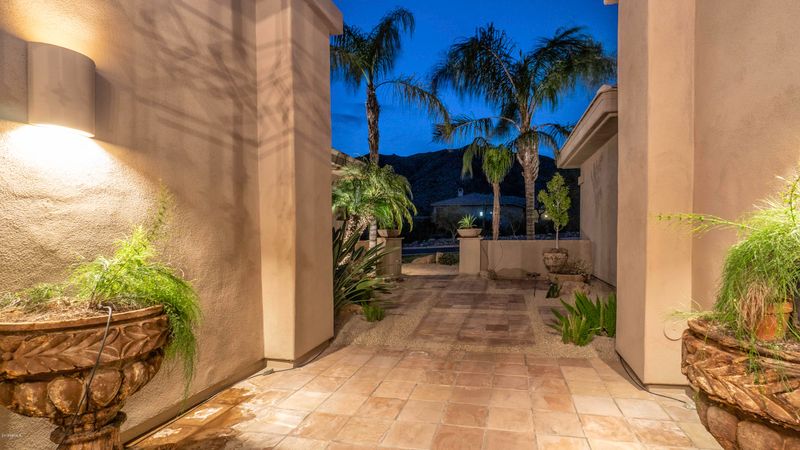 437 E Mountain Sage Dr, Phoenix, AZ 85048