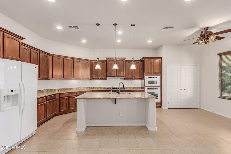 43718 47th Dr, New River, AZ 85087