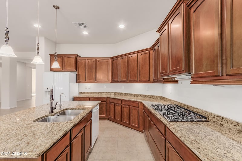 43718 47th Dr, New River, AZ 85087