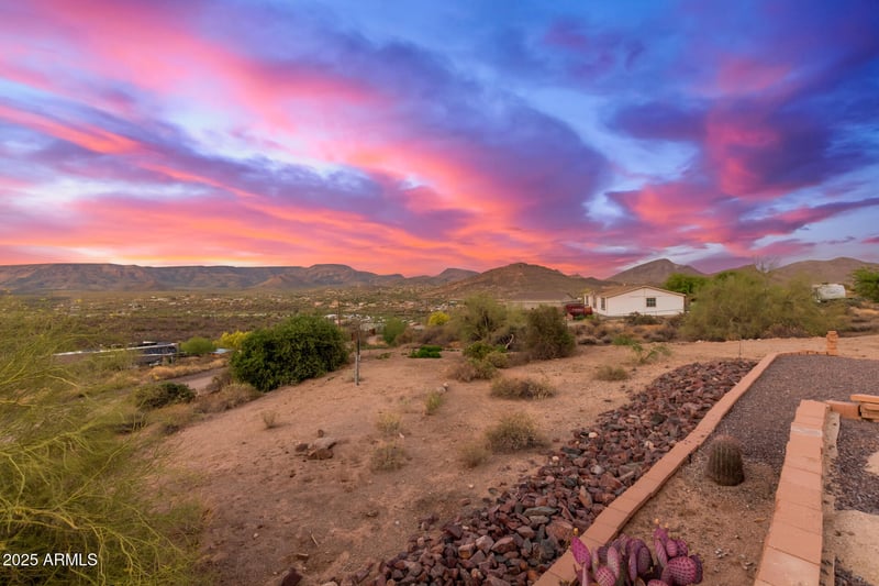 43911 13th Ave, New River, AZ 85087
